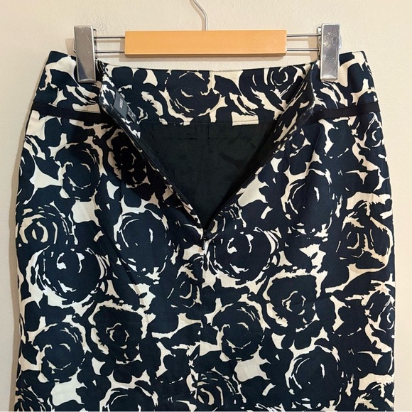 4/$10🎄Mexx Black & White Rosette Patterned Cotton Knee Length Pencil Skirt - Picture 8 of 12